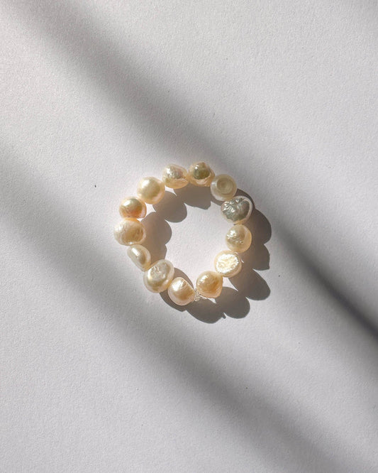 The Pearl Ring 01.