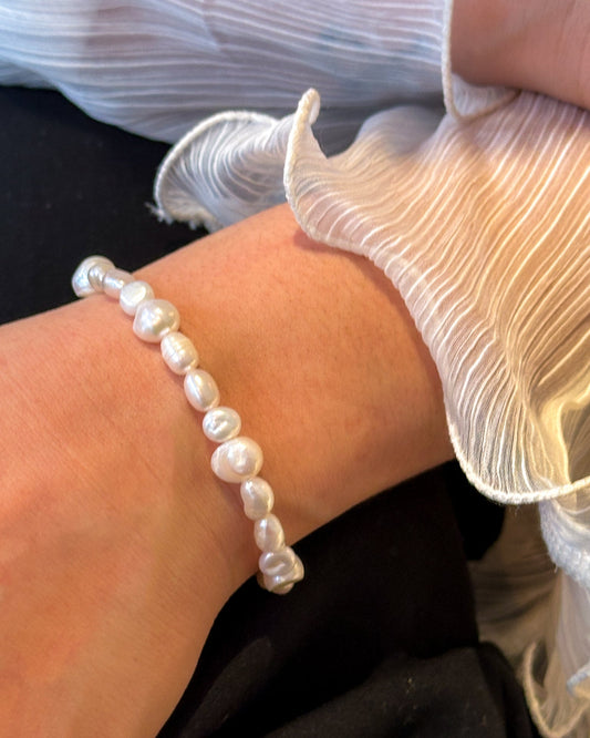 The Pearl Bracelet