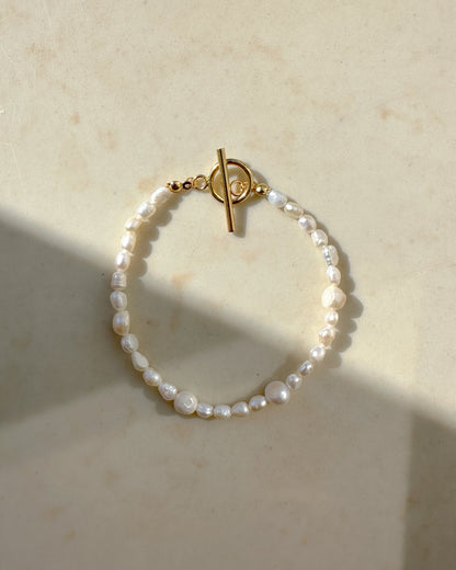 The Pearl Bracelet