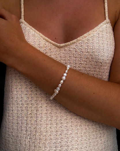 The Pearl Bracelet 01.