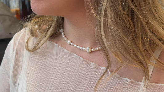 The Pearl Necklace 01.