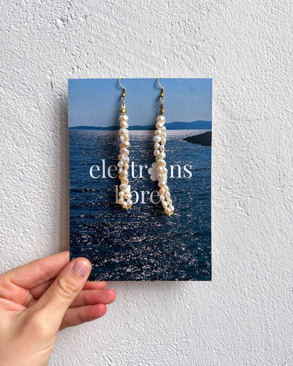 The Twisted Earrings - ElectronsLibres